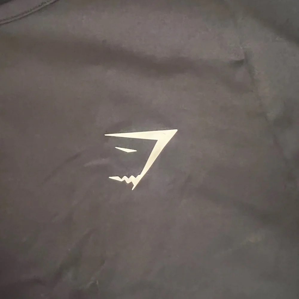 Gymshark Women's Black Long Sleeve Crop Top - Picture 2 of 3